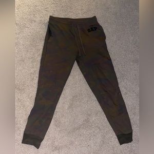 Gap camo pants